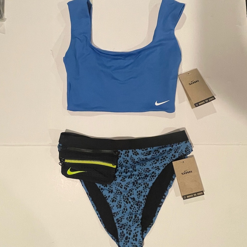 New Women’s Nike Two Piece Swimsuit, Size S